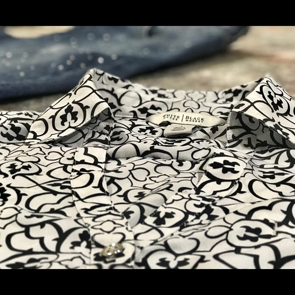 White House Black Market Top ( size 4) Button down - Picture 5 of 6